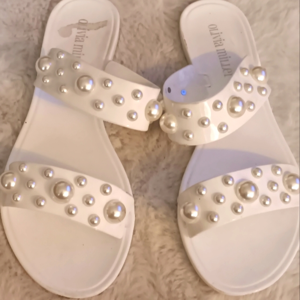 Olivia Miller Sandals - Picture 1 of 4